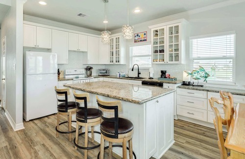 San Luis Beach House | Purple Paradise Beachy Fun, Bay Beach Views!