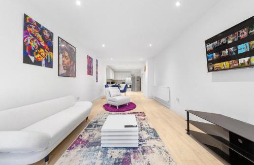 West Hendon Apartment | Purple Reignz - 3BR - close to LDN