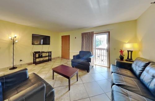 Put-in-Bay House | Put-in-Bay Poolview Condo #8