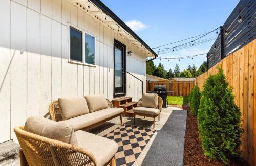 Puyallup House | Puyallup Hous I Walk to farm 12 and Fika Coffee Shop