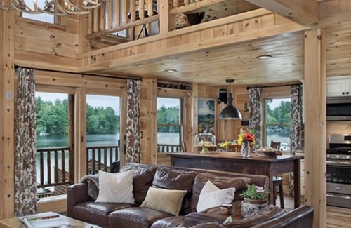 Lochmere Cabin | PVT sandy beach,Fire pit,kayaks, paddle boards,dog friendly,1 min to Lake Estate