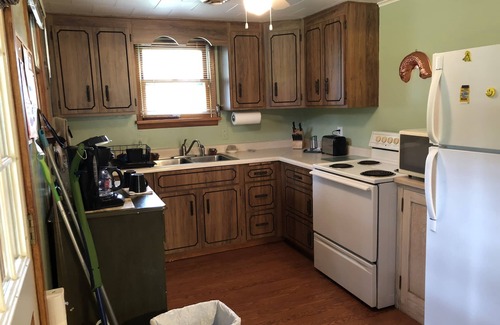 Pymatuning Central House | Pymatuning Lake weekly rental. We are 0.4 mi. from the lake, marina, launch, ect