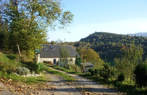 Lies House | Pyrenees-Cottage "La Grange de la Hulotte" (4/5pers) and Meditation Workshop.
