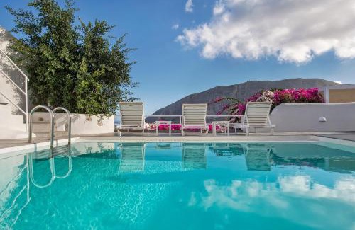 Exo Gonia Villa | Pyrgos 3-Bed Villa Sleeps 8 with Pool and AirCon