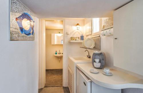 Exo Gonia Villa | Pyrgos 3-Bed Villa Sleeps 8 with Pool and AirCon