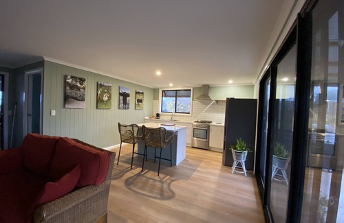 Budgee Budgee Cabin | Q1 on Crestview, Adorable 1 Bedroom Farm Stay Cabin