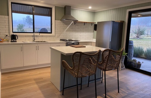 Budgee Budgee Cabin | Q1 on Crestview, Adorable 1 Bedroom Farm Stay Cabin
