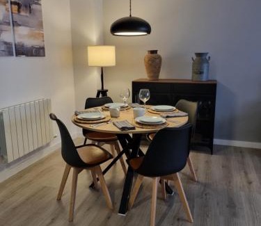 Poble Nou Apartment | QEhome - confort, parking y cargador EV en el centro de Manresa