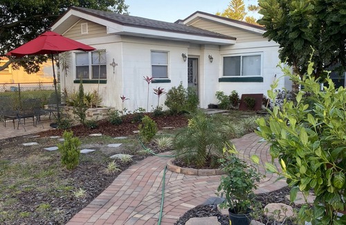 Eagle Lake House | Q’s Residence In The Heart of Eagle Lake