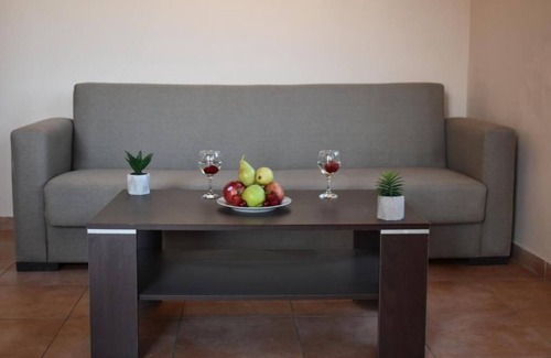 Vatolakkos House | Quadruple Room with Terrace - George & Helen's House