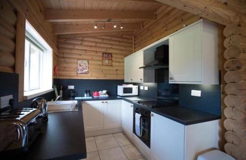 Selby House | Quail Lodge - Nordic Log Cabin