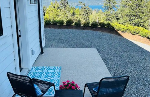 Juan de Fuca Electoral Area House | Quail Peak Suite , Provincial Registration # H140390912