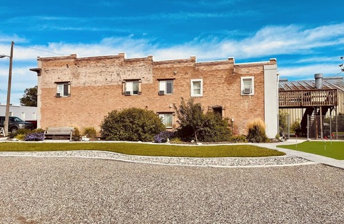 Ucon Apartment | Quaint 100-Year-Old Historic Building Apt#3: Cozy Stay!