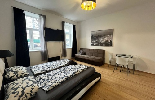 Simmering Apartment | Quaint 1BR in Simmering -Well-suited for Longstays