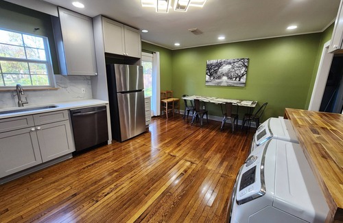 Northside House | Quaint 2/1 in Lindale Park w/FREE EGGS, quiet and convenient neighborhood