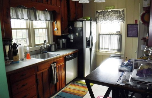 Plymouth House | Quaint 2 - Bedroom Beach House 200 steps to Pricilla Beach (private beach)