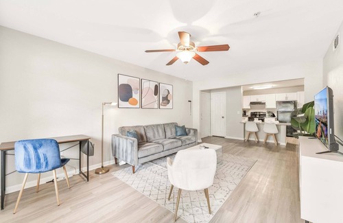 Pleasant Valley Apartment | Quaint 2BR King Suite w Gym& close to DT