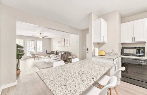 Pleasant Valley Apartment | Quaint 2BR King Suite w Gym& close to DT