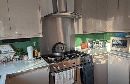 Brighton Apartment | Quaint 3 Bedrooms Ditchling Beacon near beach bus