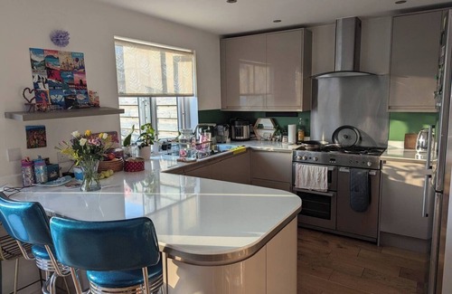 Brighton Apartment | Quaint 3 Bedrooms Ditchling Beacon near beach bus