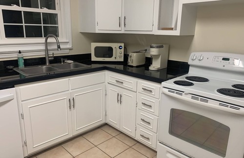 Charlotte House | Quaint 3 Bedroom Cottage in South Park