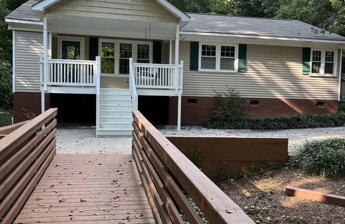 Charlotte House | Quaint 3 Bedroom Cottage in South Park