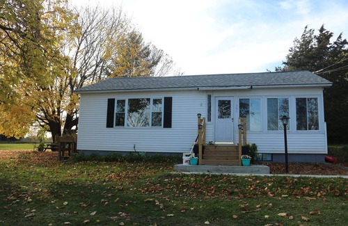 North Hero House | Quaint 3-bedroom Lakefront home with WiFi in North Hero