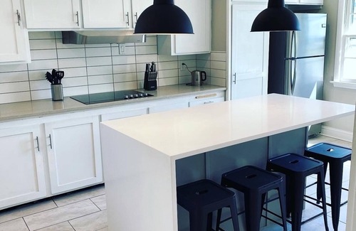 New London House | Quaint 4 bdr Cape Cod, sleeps 8-10. 4 min to USCGA, Con college & downtown