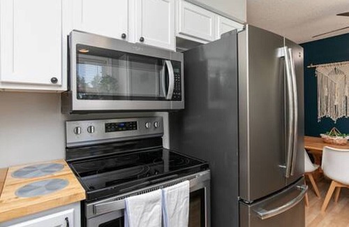 Altoona House | Quaint 4bd Home - 3 min to Adventureland & Casino!