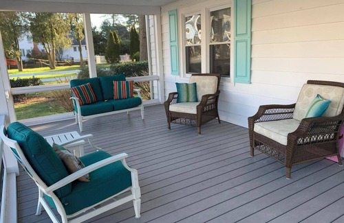 Country Club Estates Cottage | Quaint 4BR Beach Cottage w/Screened Porch – Walk to Beach & Shops!