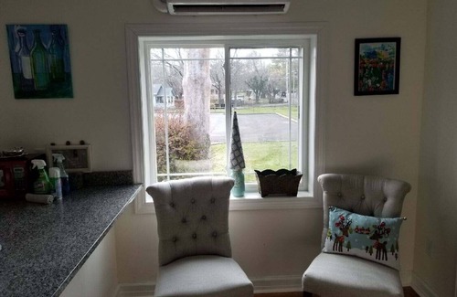 Abingdon Cottage | Quaint Abingdon Cottage Downtown 420 East Valley Street