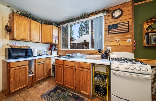 Northport Apartment | Quaint and comfortable studio located on a private, gated, riverfront property.