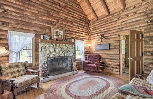 Candler House | Quaint and Quiet Belleview Cabin on 35 Acres!