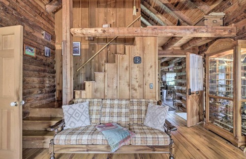 Candler House | Quaint and Quiet Belleview Cabin on 35 Acres!