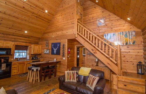 Thayerville Cabin | Quaint and So Cozy Deep Creek Lake Log Cabin in Sought After Yellowstone Village