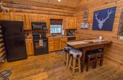 Thayerville Cabin | Quaint and So Cozy Deep Creek Lake Log Cabin in Sought After Yellowstone Village