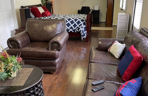 Clarkdale House | Quaint and Tranquil- Ideal for business consultants or visitors for KSU games.