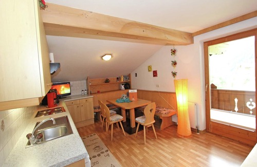 Finkenberg Apartment | Quaint Apartment in Finkenberg near Ski Lift