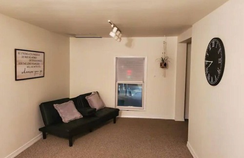 Belleville Apartment | Quaint apartment in the center of Big Valley