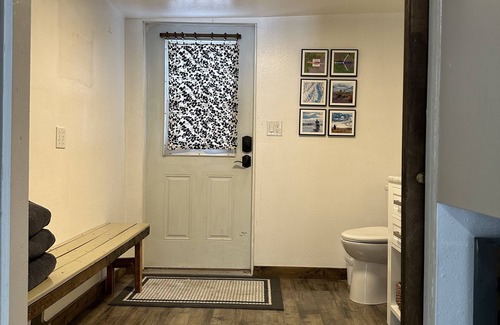 Taku - Campbell House | Quaint apartment steps from Campbell Creek Trail