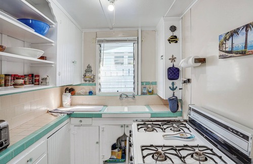 Avalon Cottage | Quaint Avalon Cottage < Half-Mi to Beaches!