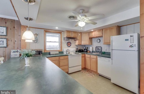 Rehoboth by the Sea Cottage | Quaint Beach Block Cottage, 100 steps to the beach