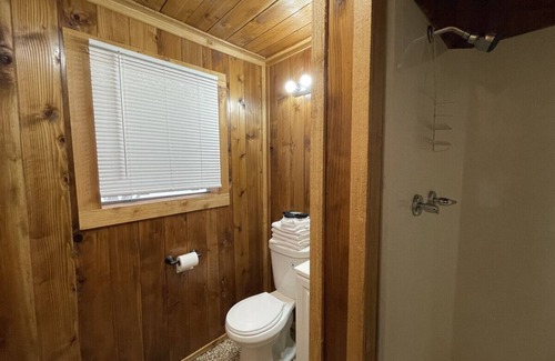 Pottsboro Cabin | Quaint cabin at Little Mineral Marina: Cabin 3