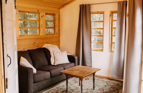 La Center Cabin | Quaint cabin farm stay with hot tub!