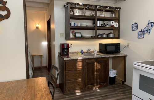 Dover Cabin | Quaint cabin in the heart of the Ozark Mountains.