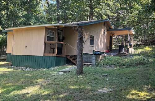 Pocahontas Cabin | Quaint cabin on 18 Private acres, Local river access near property,