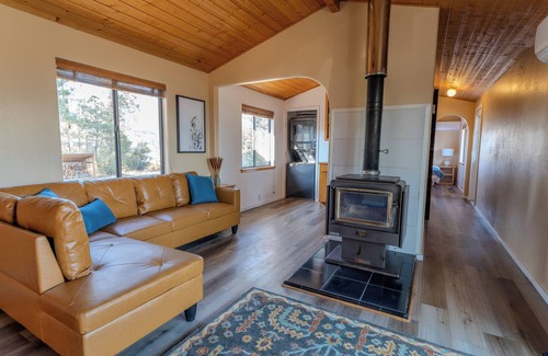 Springville Cabin | Quaint Cabin overlooking Peppermint Falls Ranch