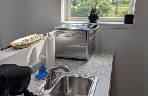 Hidden Valley House | Quaint, comfortable, fully equipped 1 bedroom, 1 bath unit centrally located!