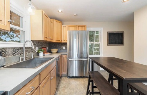 Millersville House | Quaint & Convenient Lancaster Farmette w/Hot Tubnn