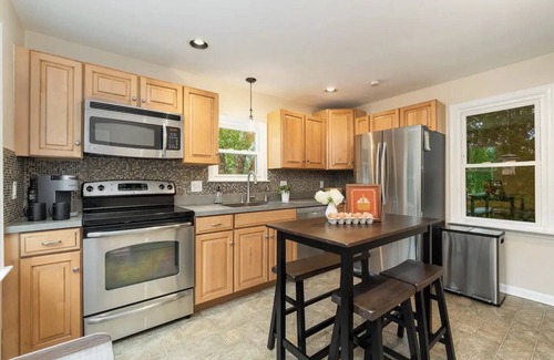 Millersville House | Quaint & Convenient Lancaster Farmette w/Hot Tubnn